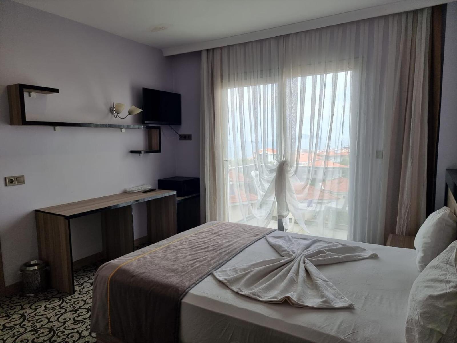 Elisa Hotel Айвалык Экстерьер фото