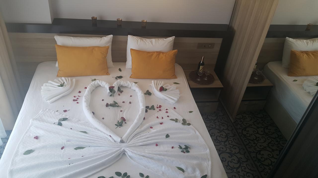 Elisa Hotel Айвалык Экстерьер фото